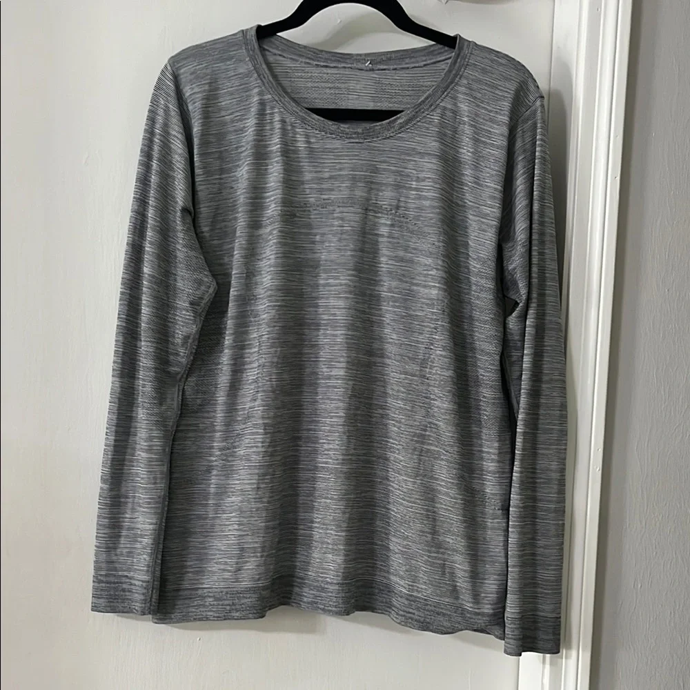 Lululemon Athletica Gray Long Sleeve Tee